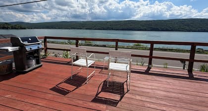 Cozy 1-bedroom cottage on peaceful Otisco Lake, in the beautiful Finger Lake.