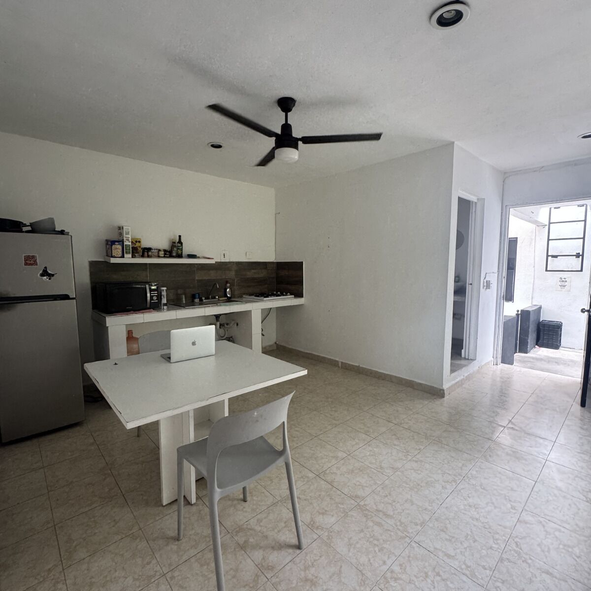 Appartement Confort, vue cour intérieure | Cuisine privée