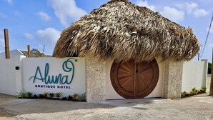 Exterior - Boutique Studio | King Bed & Pool | Unit 2 | Aluna (Savaneta)