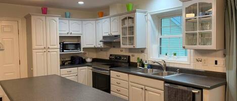 Coffee/tea maker, fridge, microwave, oven