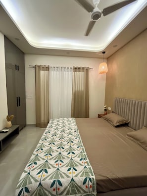 1 dormitori, planxa i posts de planxar, wifi i roba de llit 
