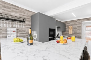 Private kitchen - Brighton Spa House | Hot Tub & Sauna | Sleeps 10 (Brighton and Hove)