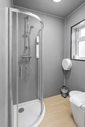 Bathroom - Brighton Spa House | Hot Tub & Sauna | Sleeps 10 (Brighton and Hove)