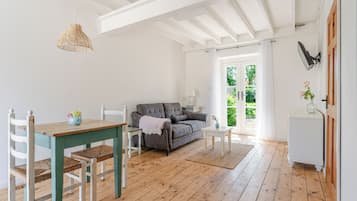 Standard Cottage, Patio, Garden View | Living area