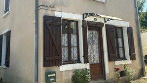 Exterior - Country house in a quiet village with hiking trails (Saint-Moré)