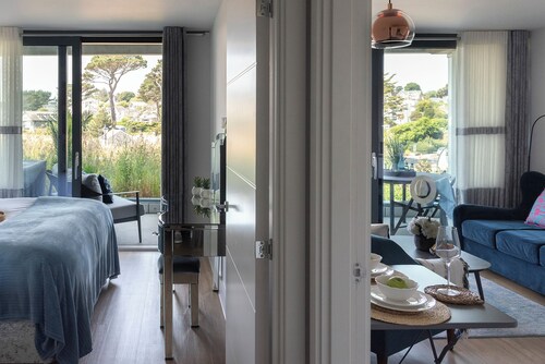 Liner Apartment 7