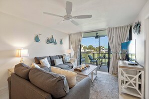 Living area - Place in Paradise, Tropical 1 Bedroom with Golf Course in Ocean Village (Fort Pierce)