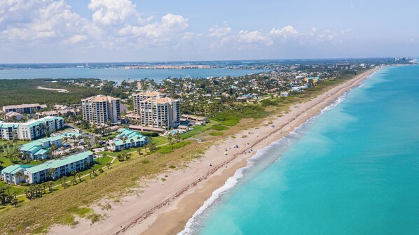 Beach - Place in Paradise, Tropical 1 Bedroom with Golf Course in Ocean Village (Fort Pierce)