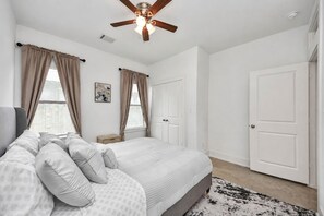 2 chambres, fer et planche à repasser, Wi-Fi, draps fournis