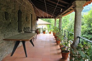 Outdoor dining - Vrbo Property (Vade (São Tomé))