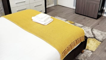 2 bedrooms, iron/ironing board, WiFi, bed sheets