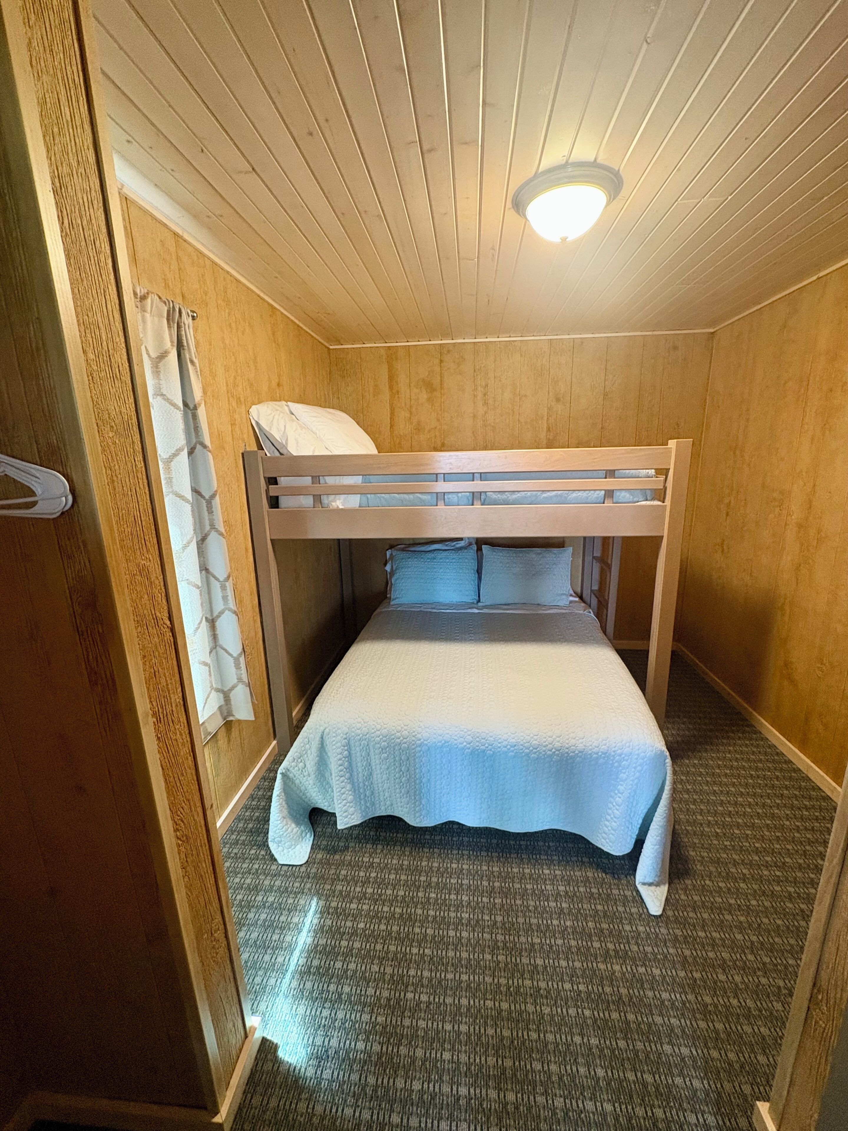2 bedrooms, iron/ironing board, WiFi (free), bed sheets