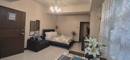Cozy 1-bedroom building in peaceful Pasay City with AC and gym