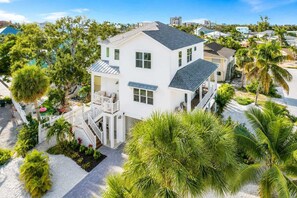 Exterior - The Oasis • Heated Pool • Elevator • Beach Walk (Fort Myers Beach)