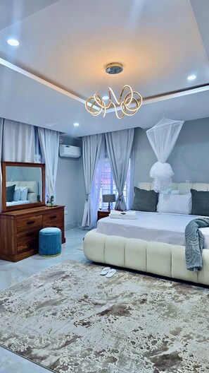 4 habitaciones, escritorio, tabla de planchar con plancha y wifi gratis 
