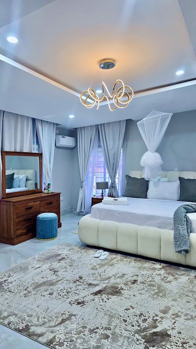     Escape Ordinary at The Hill Manor - A Sanctuary of Luxury, Privacy & Comfort