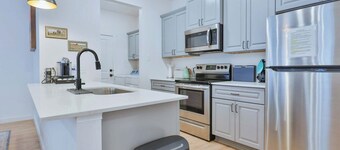 Cozy & Modern 3BR Near Texas Tech with Garage Parking