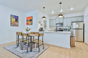Dining - Cozy & Modern 3BR Near Texas Tech with Garage Parking (Lubbock)
