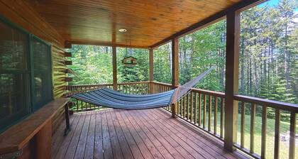 Bobcat Cabin - Beach access pet-friendly getaway