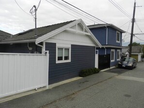 Exterior - Fifa 2026 prime location near PNE laneway home (Vancouver)