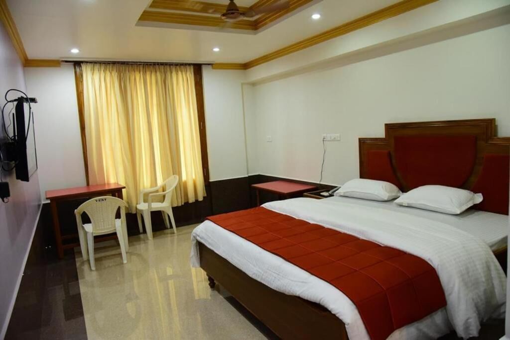 In-room safe, desk, laptop workspace, soundproofing