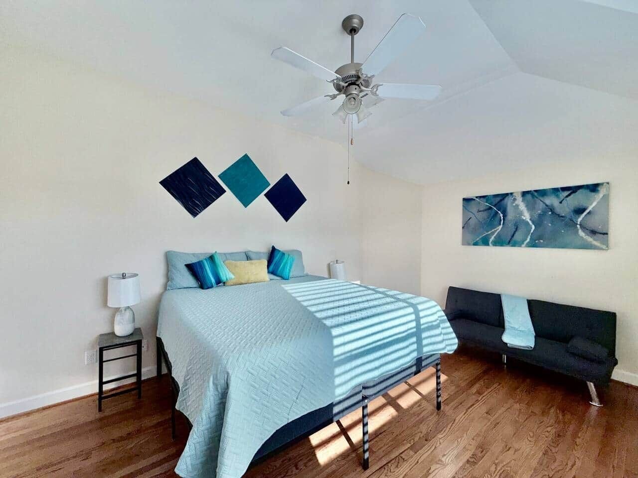 3 bedrooms, desk, iron/ironing board, free WiFi