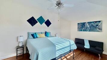 3 bedrooms, desk, iron/ironing board, free WiFi