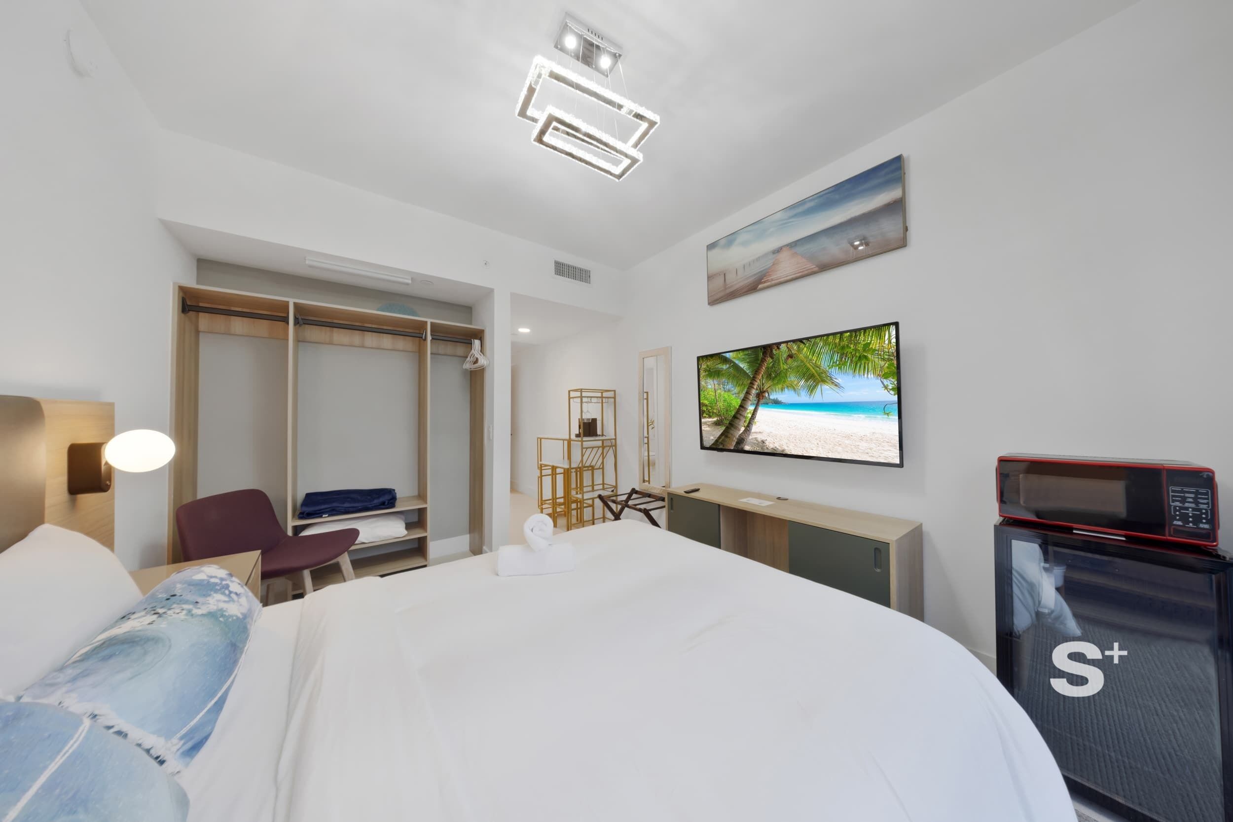 Studio, Balcony, City View | Egyptian cotton sheets, premium bedding, blackout drapes