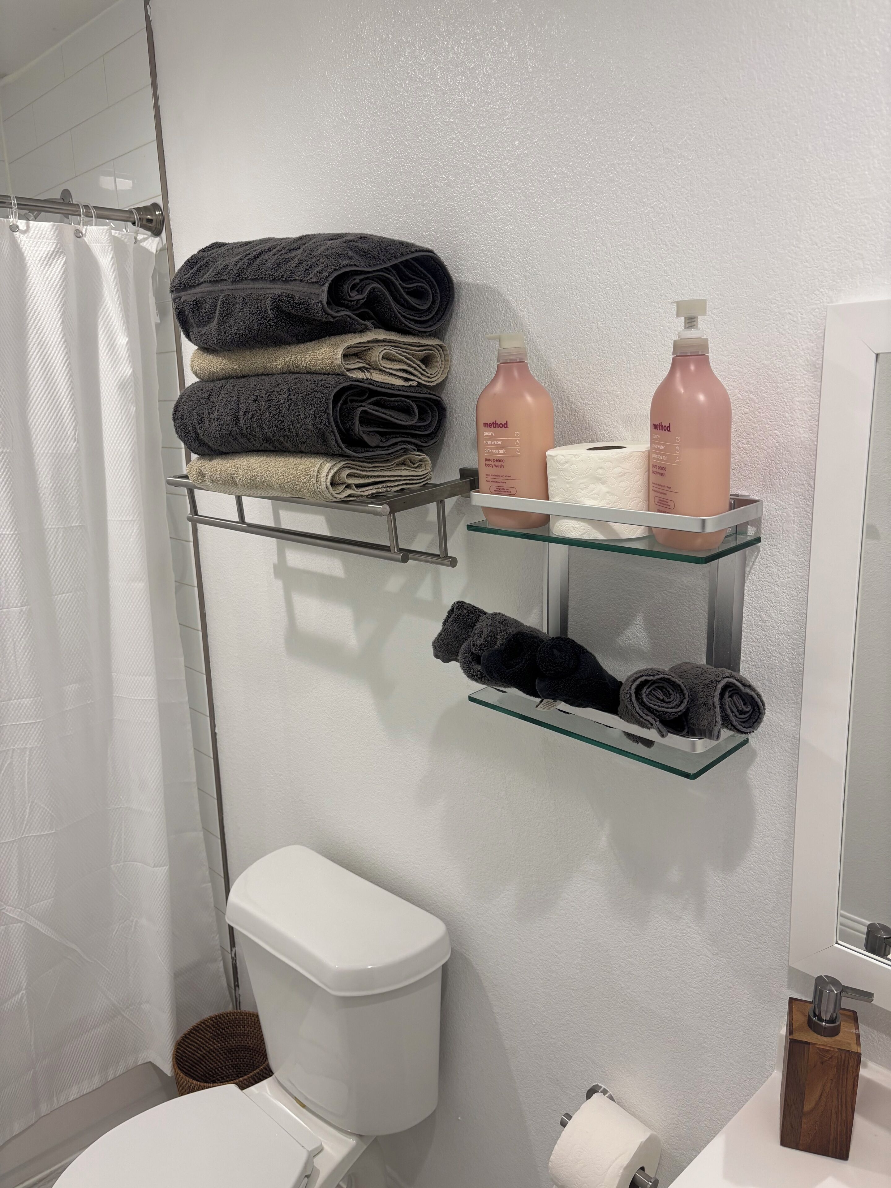 Serviettes fournies, savon, papier toilette