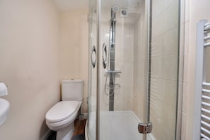 Shower - Studio Retreat Sleeps 1 - Wifi & Parking (Cambridge)