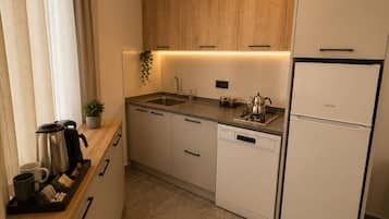 Leilighet – comfort, balkong | Eget kjøkken | Kjøleskap, kokeplater, oppvaskmaskin og kaffetrakter/tekoker