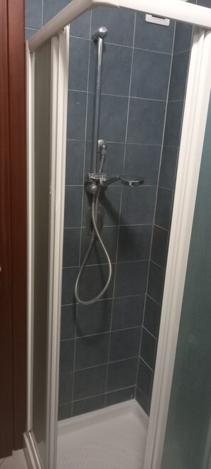 Ducha, secador de pelo, bidet