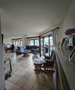 Interior - Spacious Vacation Rental on Lake Aartal – Work & Relax in a Green Setting (Bischoffen)