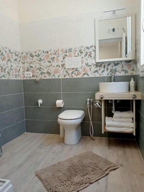 Deluxe Apartment | Bathroom - Butterfly rooms & apartments (Palermo)