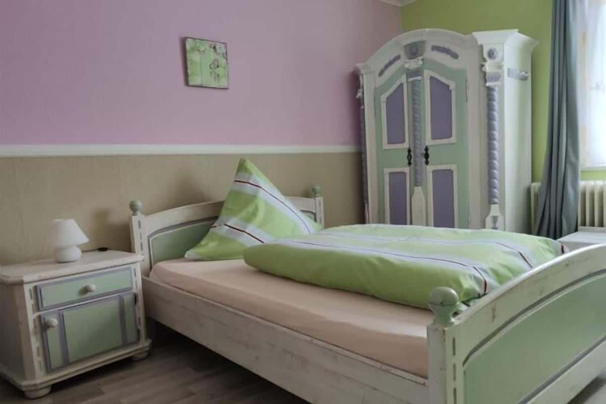 Single Room | Desk, iron/ironing board, free WiFi