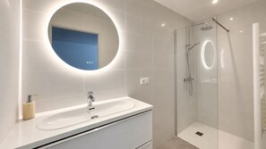 Toallas y papel de baño 