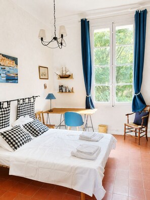 Iron/ironing board, bed sheets - Large villa very close to Aix-en-Provence (Aix-en-Provence)