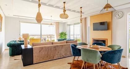 Beachfront Villa, Private Garden & Beach Access