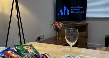 Sleeps 5 • City Centre Gem • Private Rooftop Feel Terrace • Great for Groups