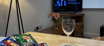 Sleeps 5 • City Centre Gem • Private Rooftop Feel Terrace • Great for Groups