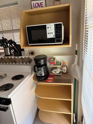 Private kitchen - Serene 1-bedroom apartment with AC in Peachtree City (Peachtree City)
