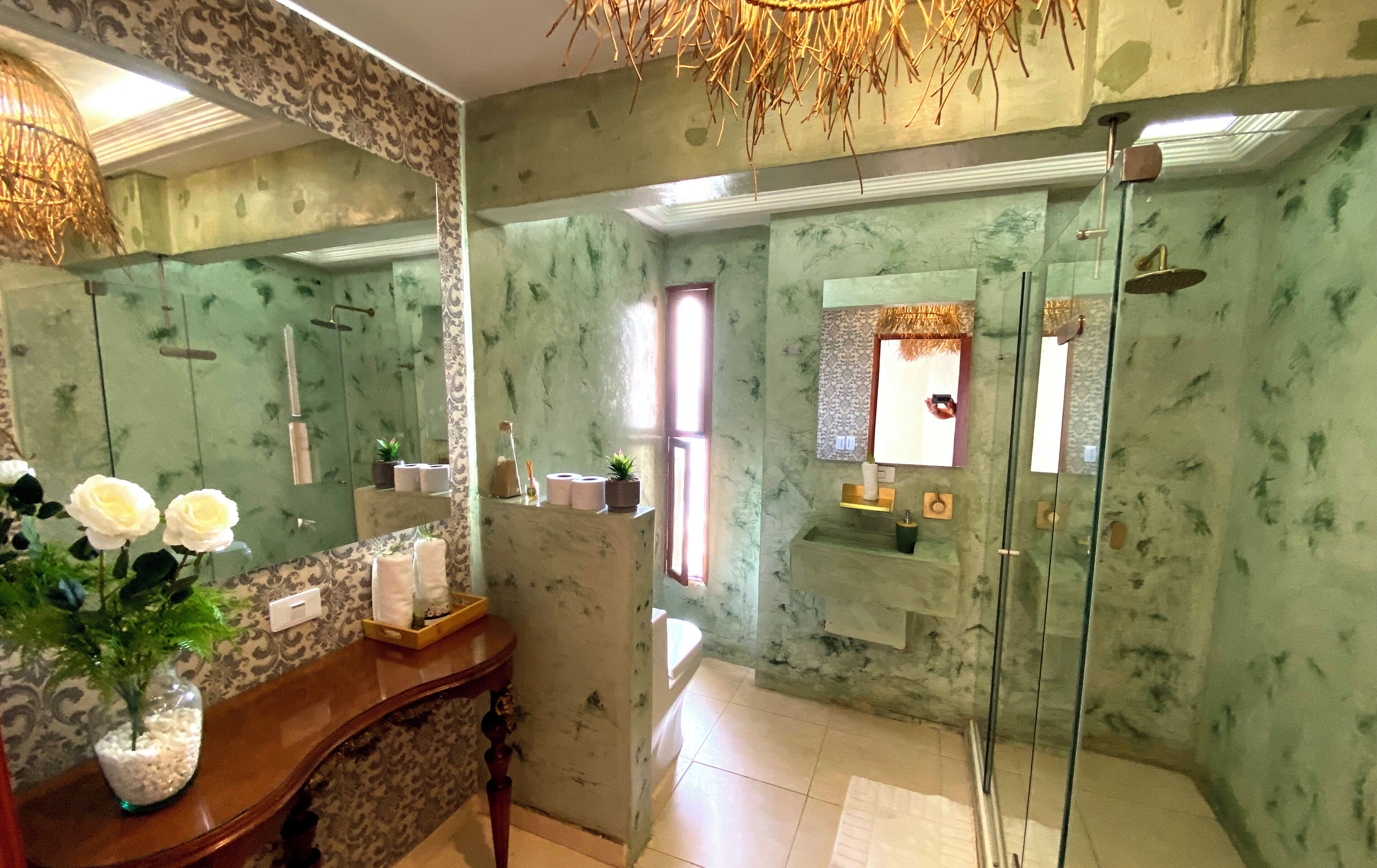 Habitación doble estándar, balcón, vista al mar | Baño | Regadera, toallas, papel de baño 