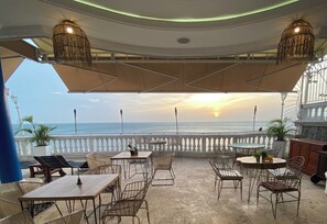 Outdoor dining - Azul Hotel Boutique (Magdalena)