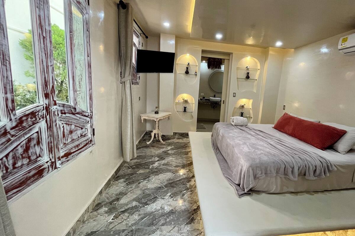 Habitación básica doble, vista al patio | Wifi gratis y ropa de cama