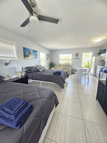 Perfect location next to Ft Myers & Ft Myers Beach