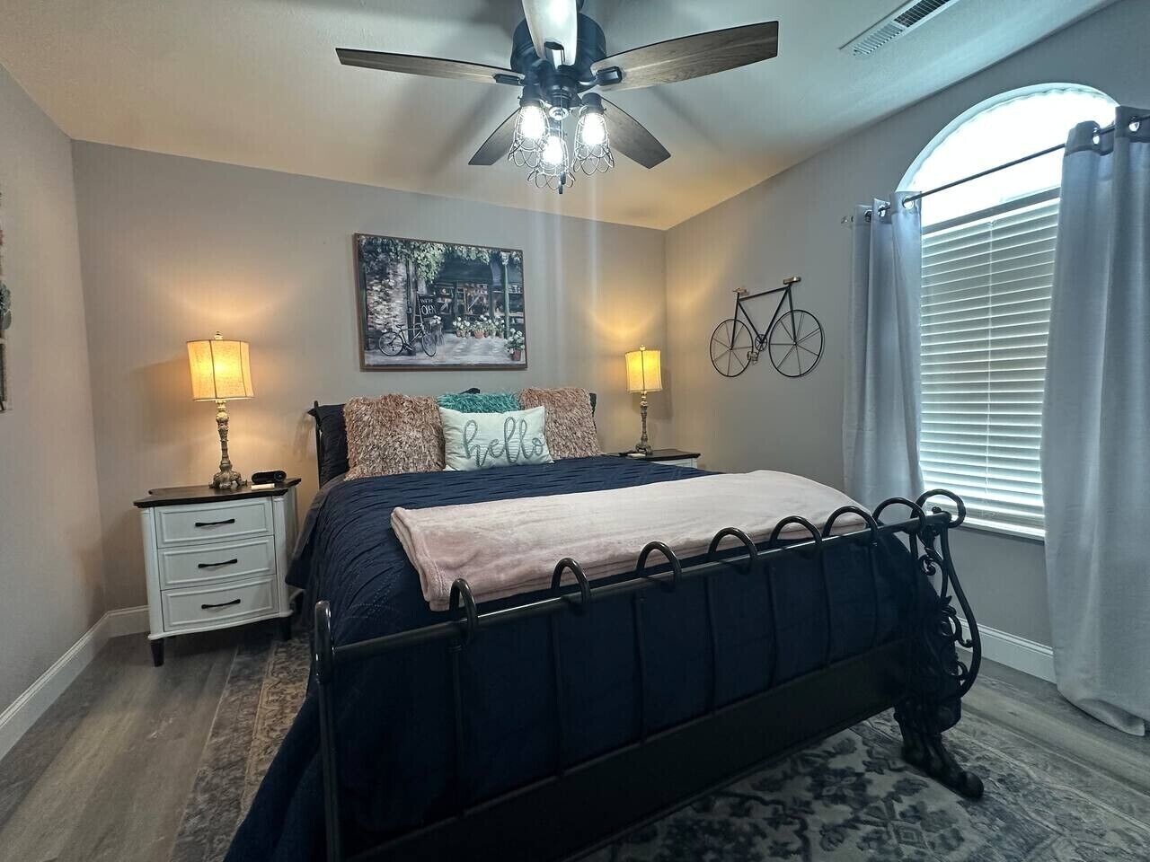 2 bedrooms, iron/ironing board, WiFi