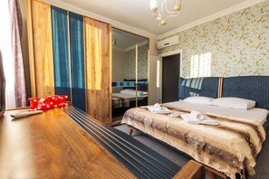 3 bedrooms, iron/ironing board, Internet, bed sheets