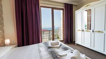 3 bedrooms, iron/ironing board, internet, bed sheets