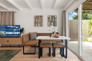 Studio – comfort, 1 queensize-seng, ikke-røyk, hageutsikt | Innvendig