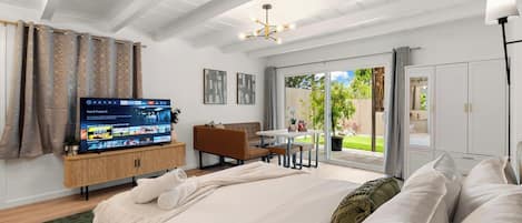 Comfort Studio, 1 Queen Bed, Non Smoking, Garden View | Iron/ironing board, WiFi (free)